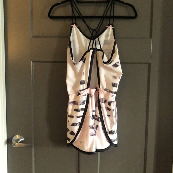 LULULEMON| SWEATY OR NOT RUNSIE - Picture 3 of 4